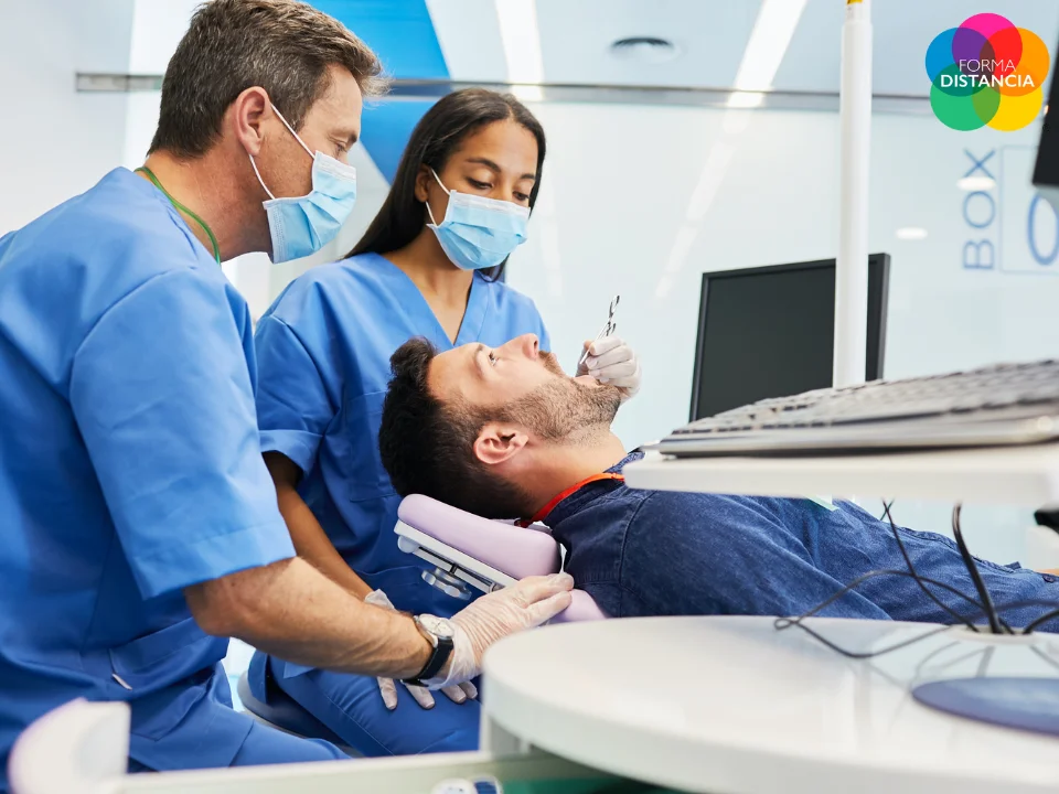 Auxiliar de Odontología con prácticas